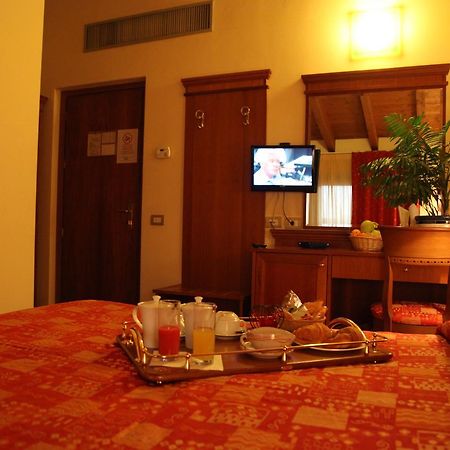 Hotel Il Borghetto Bariano Exterior foto